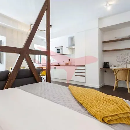 Chiado Studio Palacio Апартаменты *
